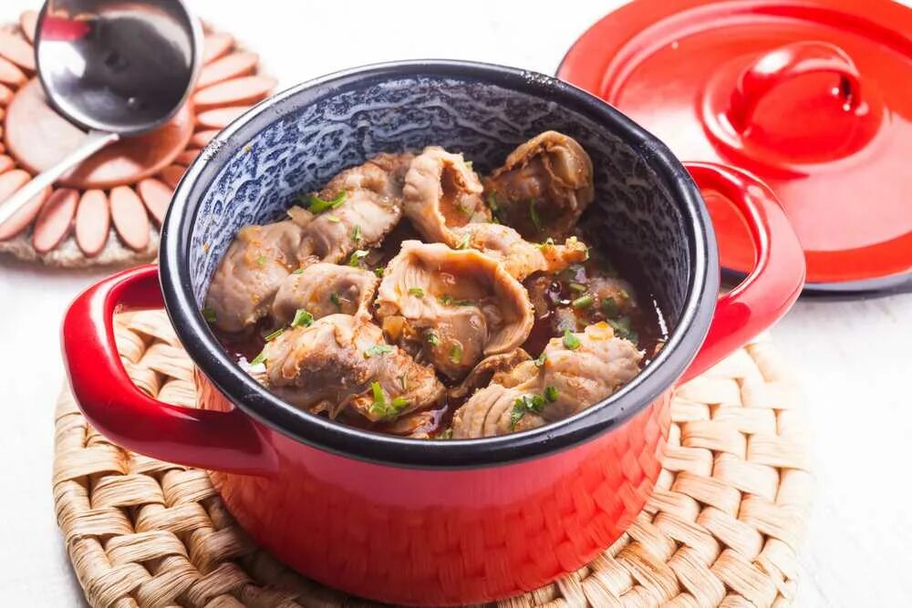 Как приготовить пупки куриные быстро. Блюда из куриных желудков. куриные желудки блюдо. куриные пупки жареные. блюда из куриных желудочков.