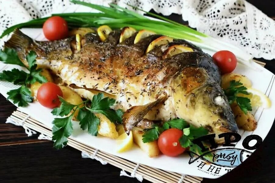 Рыба фарширов карп. Карп запечённый в духовке с картошкой. Рыба фарширов карп. Приготовить карп в духовке рецепт. Рыба в духовке.