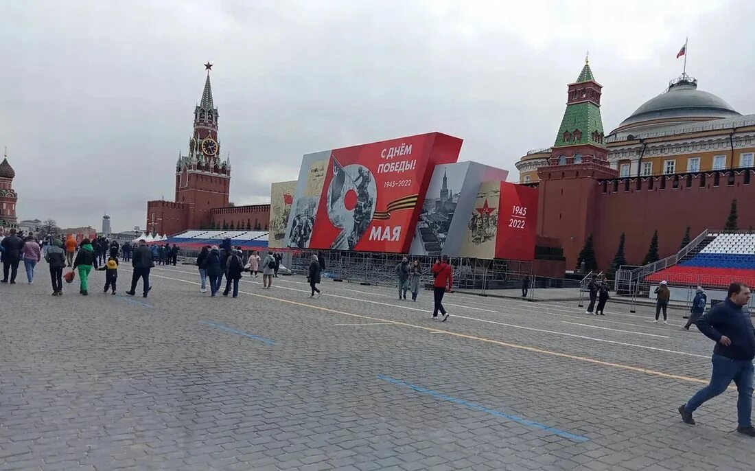 В очередной раз победа. Москва красная площадь 9 мавзолей в и Ленина. Ленин на красной площади в мавзолее. Красная площадь 2023 мавзолей. Мавзолей Ленина 9 мая 2022.