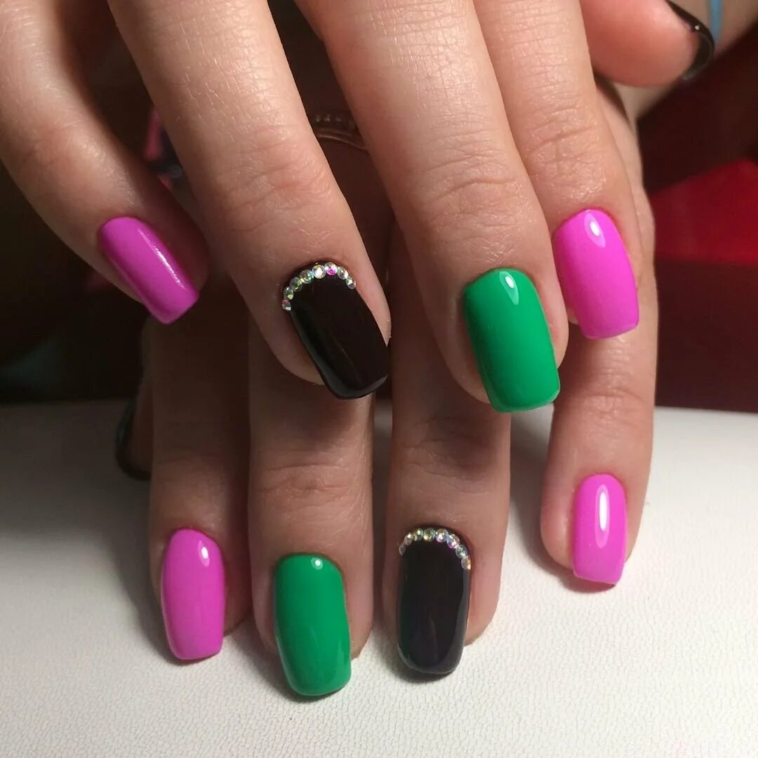 летний маникюр. разноцветный маникюр. розово голубой маникюр шеллак. шеллак французский маникюр разноцветный. маникюр гель лак.