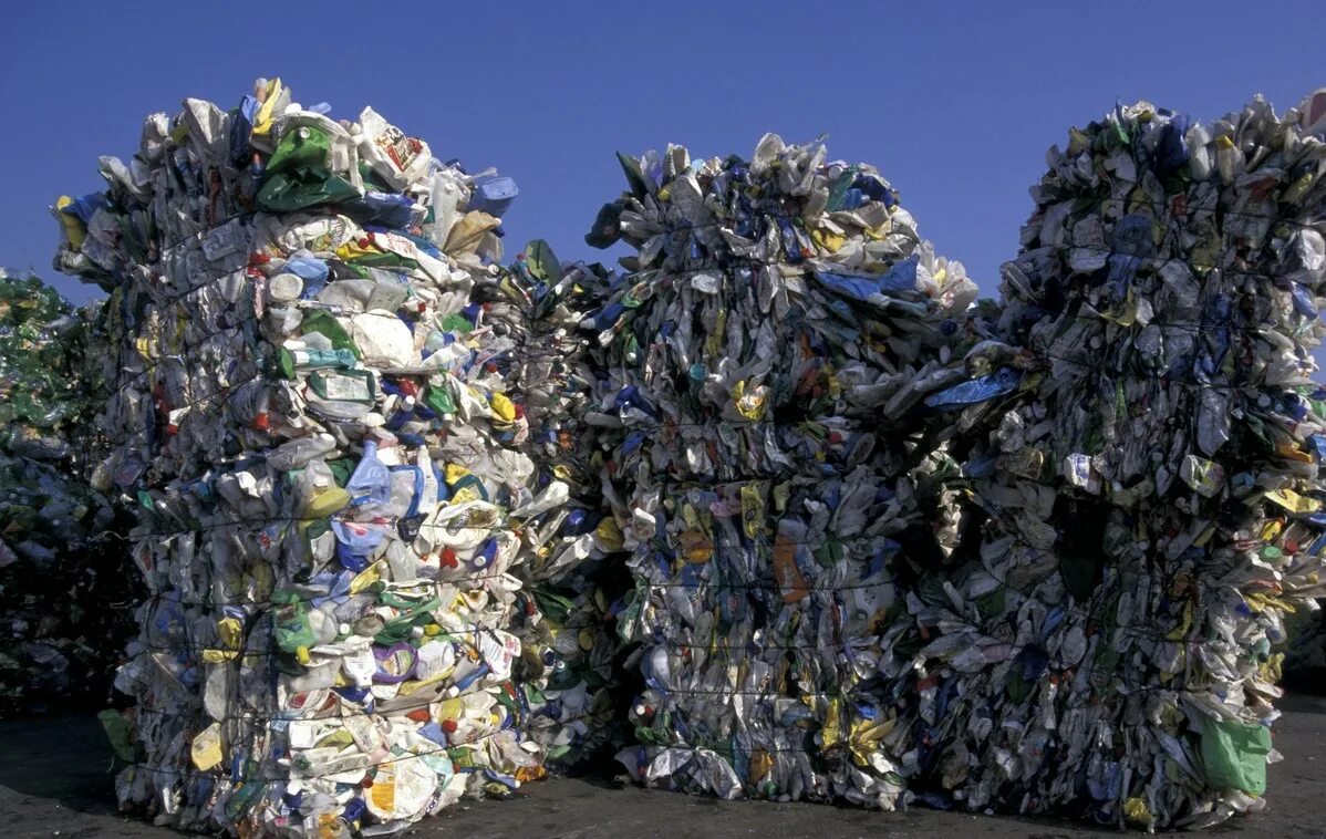 неразлагающийся пластик. утилизация промышленных отходов. твердые бытовые отходы (тбо). мусорный кризис. Waste s.