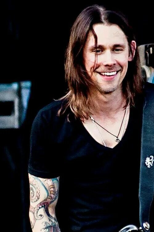 Myles kennedy the art of letting go. Майлз кеннеди. myles kennedy smile. майлз кеннеди фото. alter bridge.