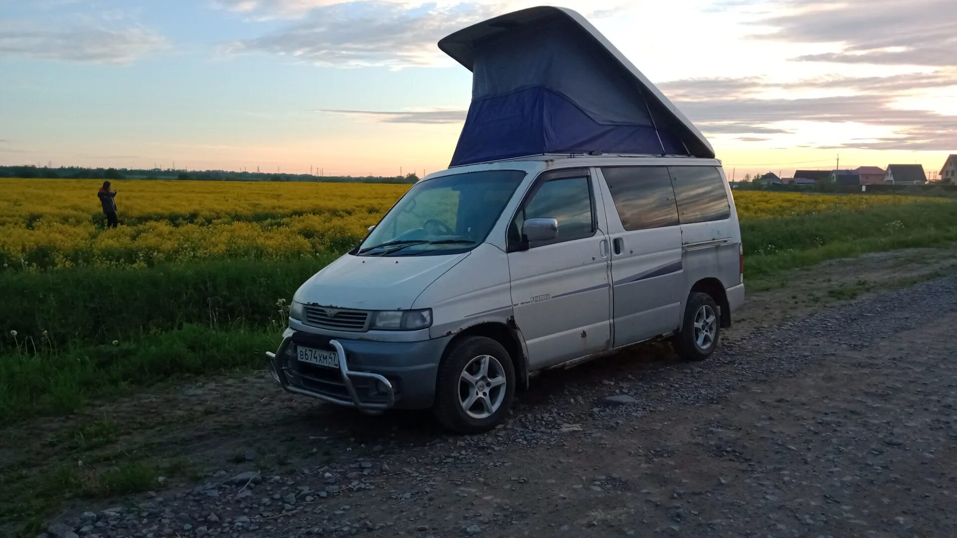 Mazda bongo френди. Бонго френди с палаткой. Mazda bongo friendee 1996. Mazda bongo friendee 2. Мазда бонго френди с палаткой на крыше.