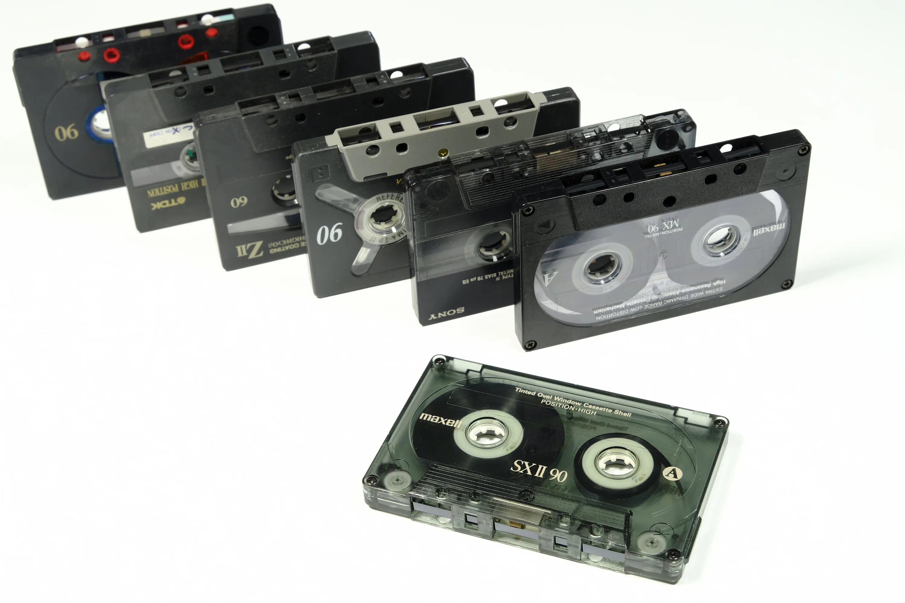 Как сделать кассету. Компакт-кассета. Магнитофон с компакт кассетой. Кассета м35. Кассеты Eurostar.