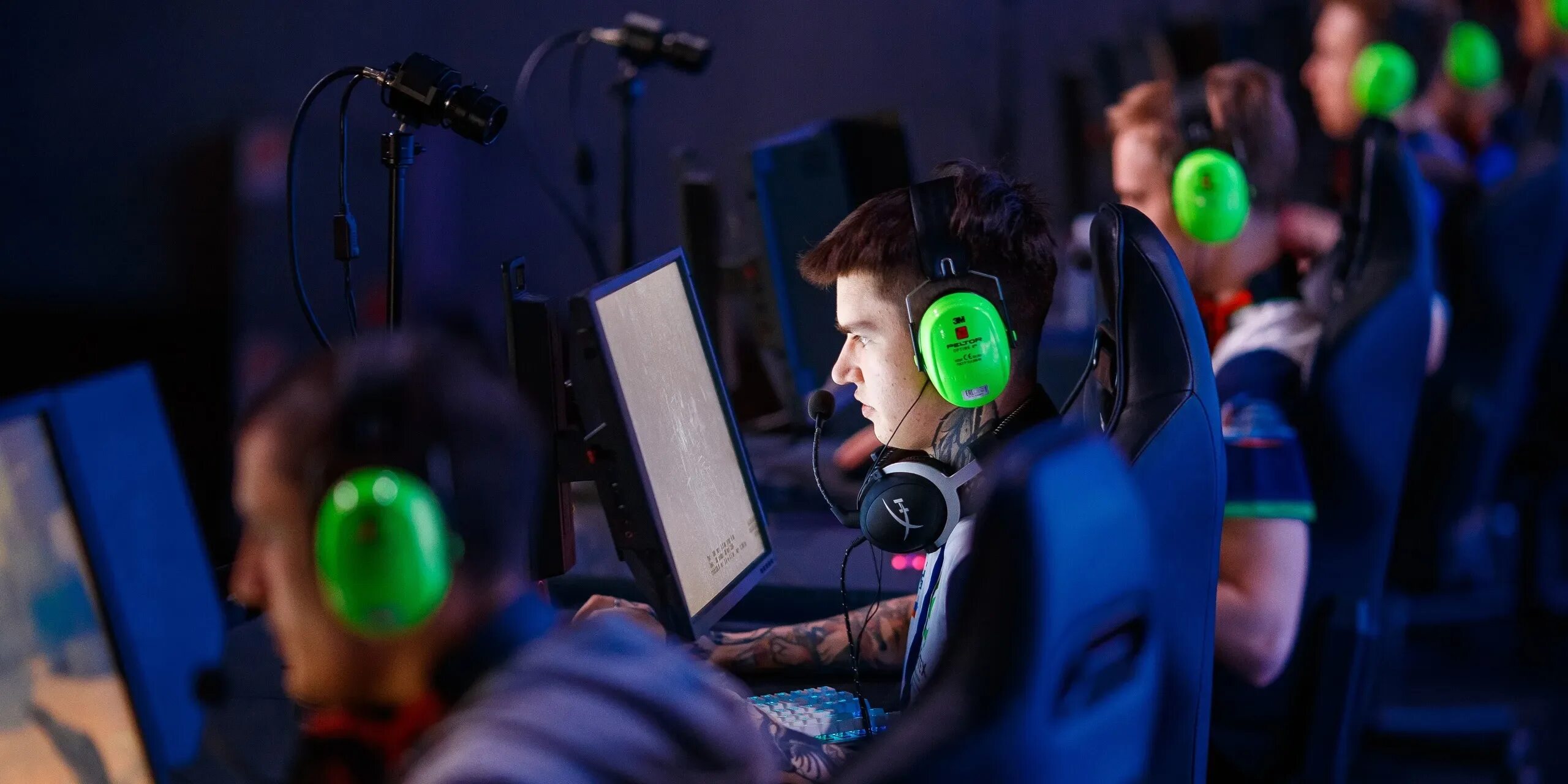 Игровое кибер сообщество. Кибер 0. Кибер 0. Киберспорт картинки. Киберспорт картинки.