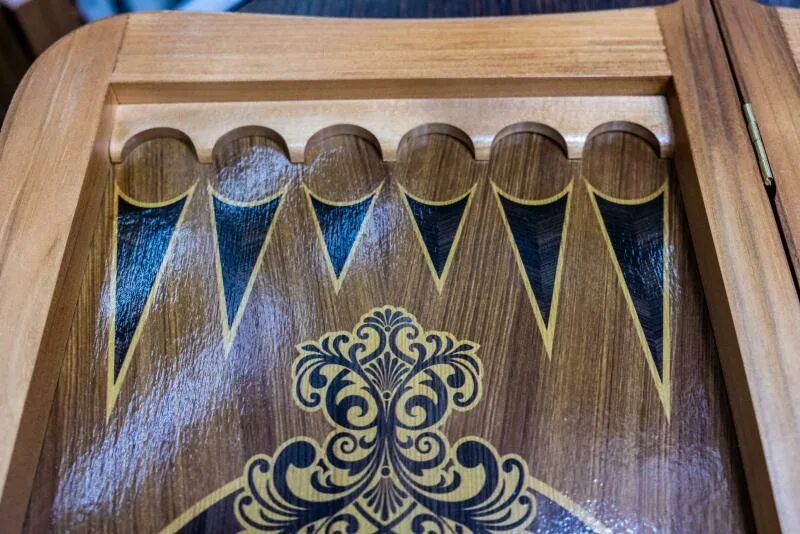 Крутые нарды. Шеш беш доска. Шеш беш игра настольная. Шеш беш нарды. Шешу бешу нарды.