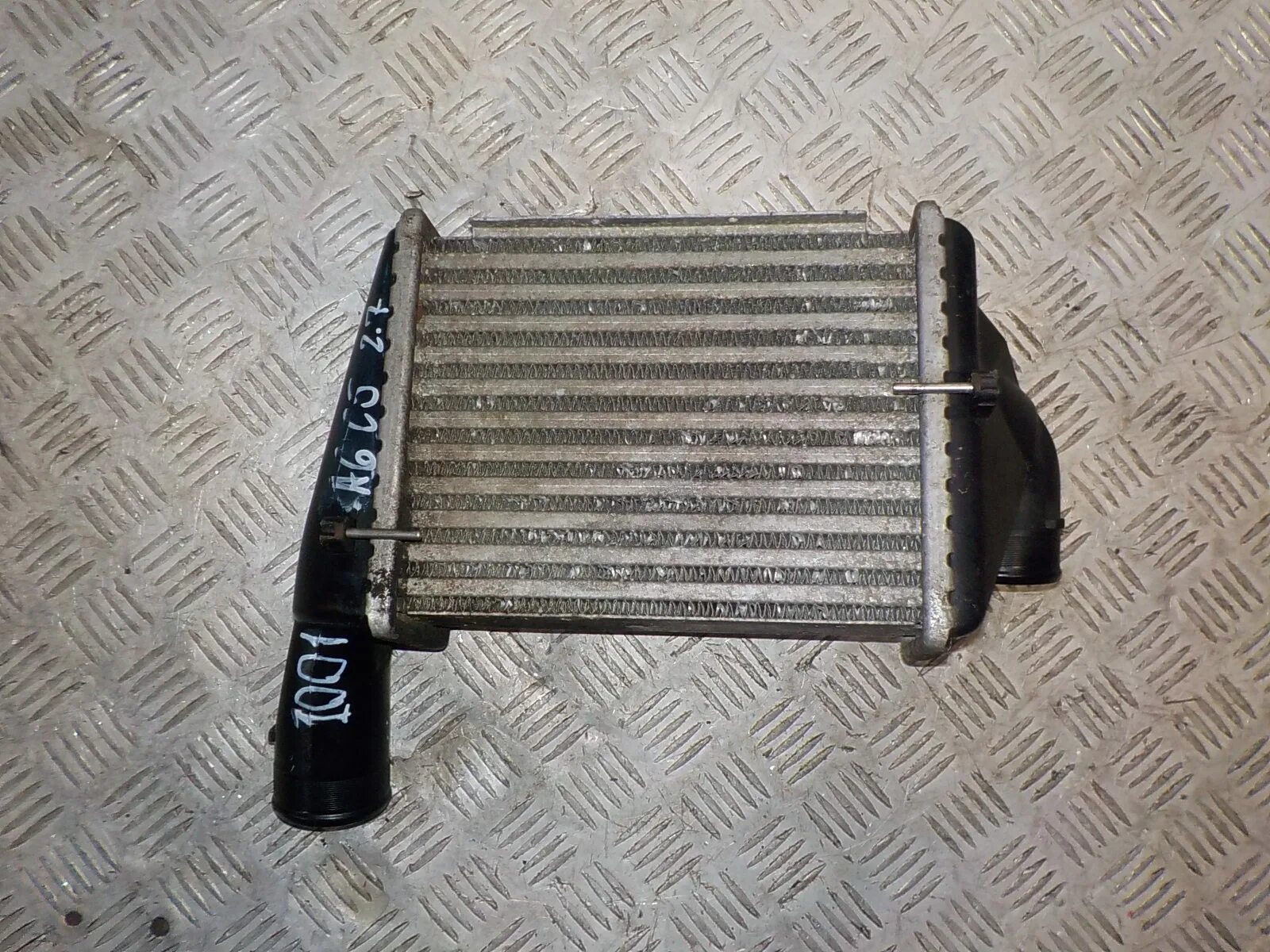 7. 8 турбо. Радиатор ауди а6. Фронтальный интеркуллер а4 б6. Интеркулер фольксваген пассат б5.