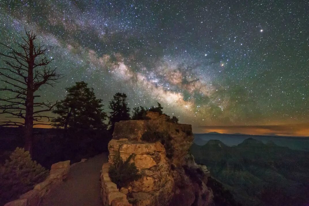 Млечный путь альтаир и вега. Млечный путь мамы. Млечный путь аризона. Млечный путь обои клипарт. Галактика боде м81.