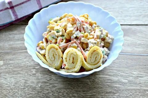 Салаты с блинчиками и кукурузой
