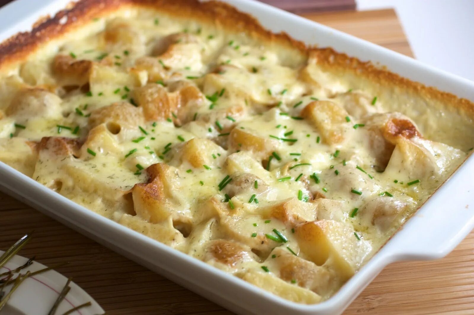 Гратен из картофеля с курицей. Манговый гратен. Французский картофельный гратен. Гратен из картофеля с грибами. Картофель гратен дофинуа.