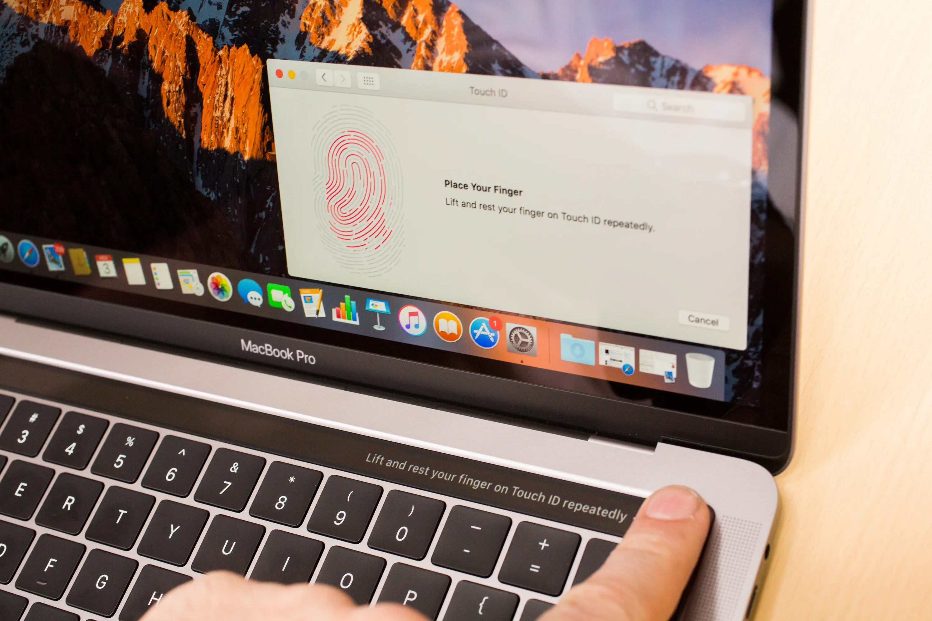 Ошибки macbook. Apple macbook pro touchbar. macbook pro 13 tach bar. touch id macbook pro 2016. макбук про 13 с тач баром.