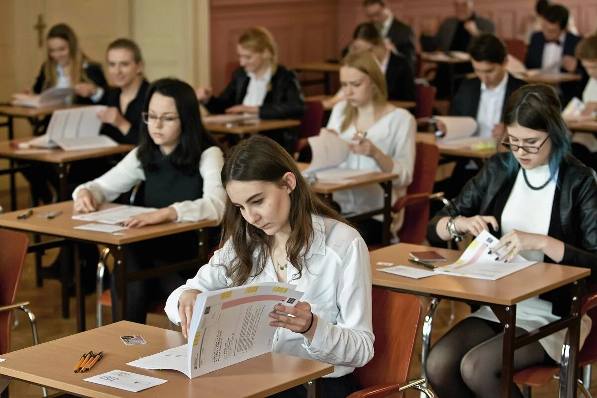 Средняя школа в Польше. Польские школы в Польше. Школьное образование в Польше. Образование в Польше школа.