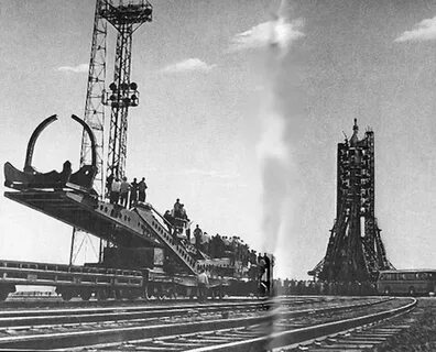 В каком году был построен космодром байконур