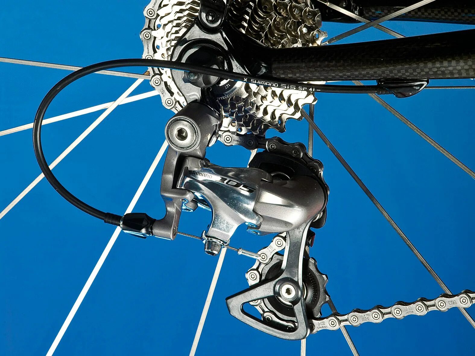 Как одеть цепь на велосипед. Shimano 105 цепь. тросик для заднего переключателя shimano. цепь велосипедная 13 скоростей shimano. трос шимано 105.