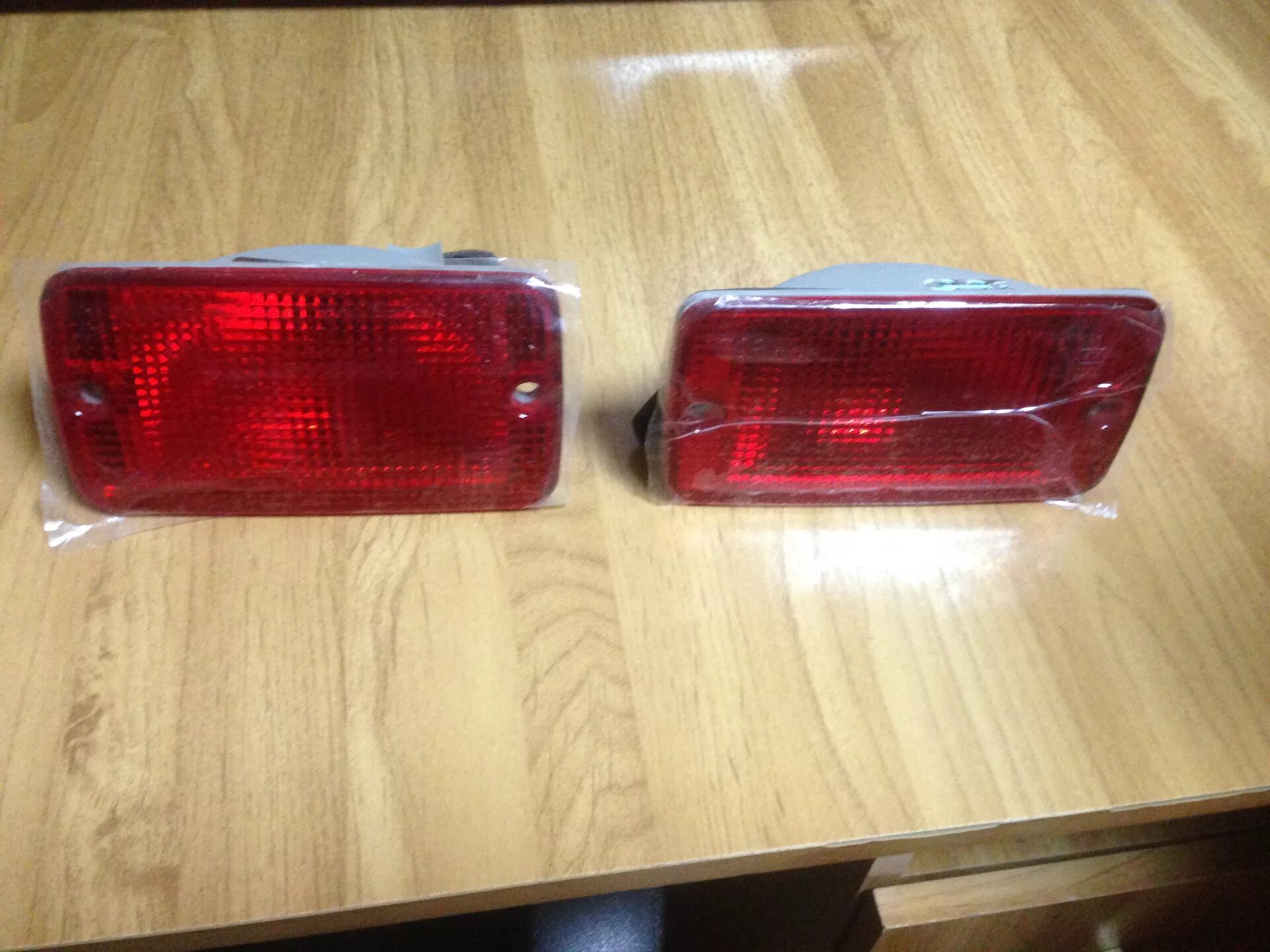 Задние противотуманные фонари в бампер. Задний противотуманный фонарь лансер 9 левый. Задний катафот ланцер 9. Задние противотуманные фонари в бампер. Задний противотуманный фонарь на ситроен с4.