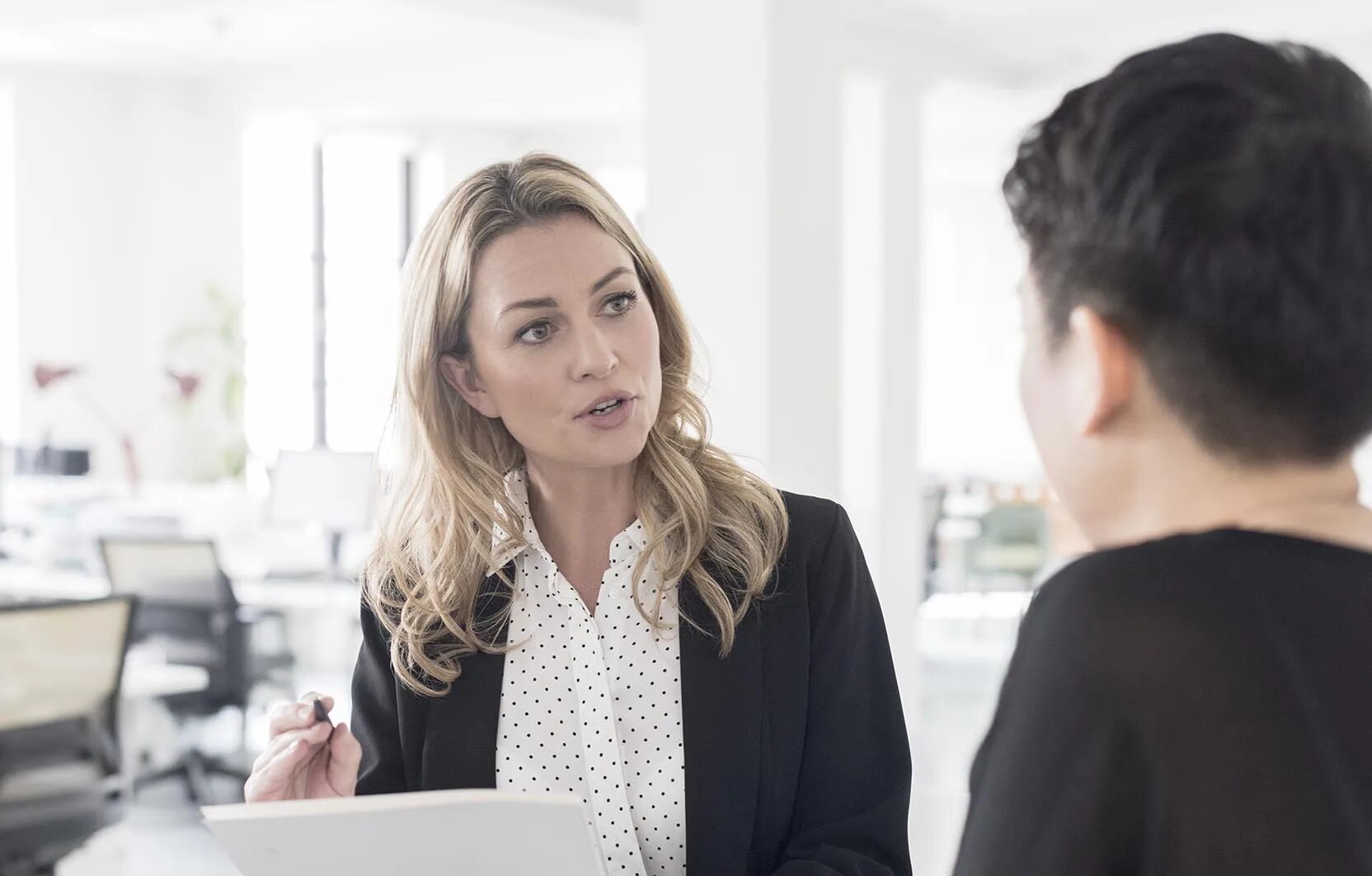 Talk face to face. Talking faces. Talking head голова. Женщина злость. Хармс портрет.