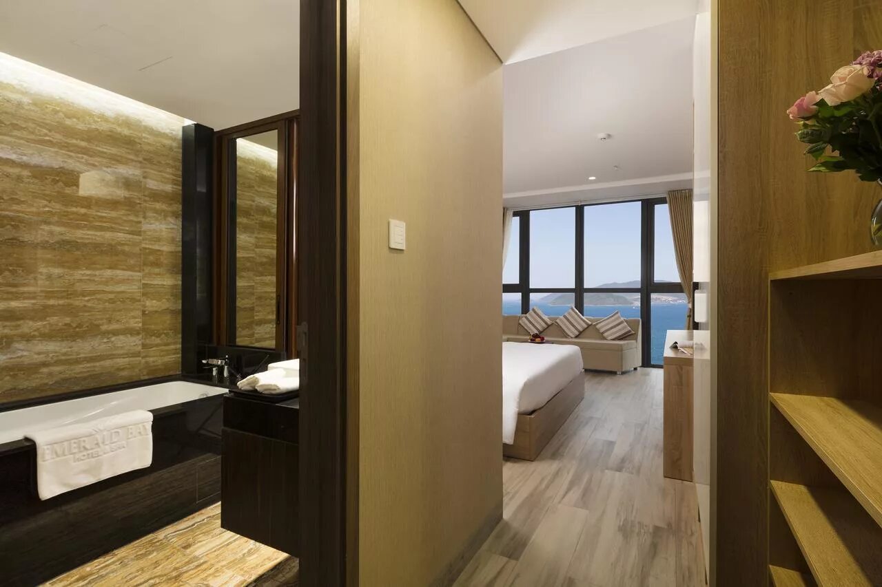 Grand gosia hotel 4 нячанг. Emerald bay nha trang 5*. Emerald bay hotel. Emerald bay hotel spa. Emerald bay nha trang 5*.