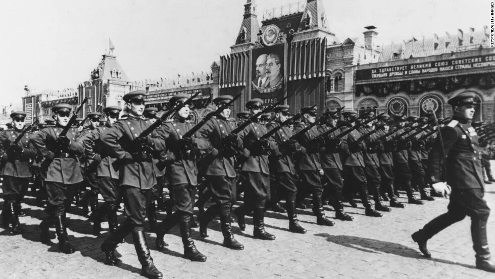Праздник 23 февраля 1946. Парад РККА на красной площади 1940. В 1946 году красную армию переименовали в советскую. Парад красной армии 1945.