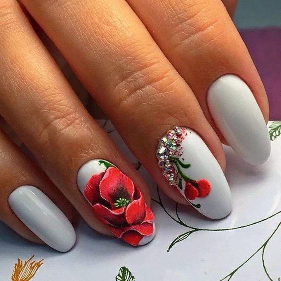 Идеи ногтей на весну. Маникюр с цветами. Мак на ногтях. Маникюр ч цветами. Красивые маникур с цветочками.