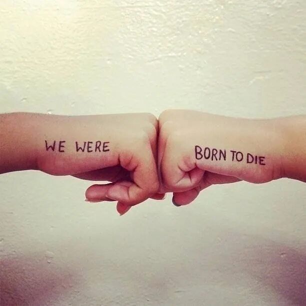 Born to be students. Татуировка die. Born to die тату. Born to die надпись. Татуировка born to be Happy.