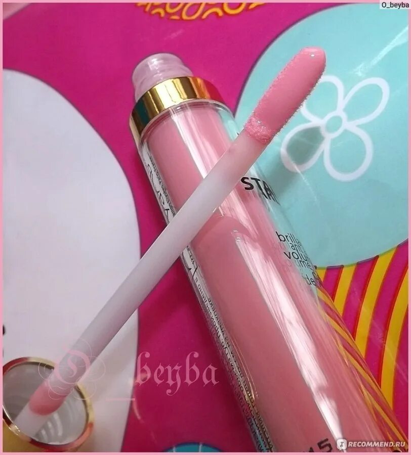 Блеск для губ с золотым шиммером. Блеск для губ maybelline new york color sensational shine gloss. Блеск для губ цвет фуксия. Ультрасияющий блеск для губ buxom реклама. Блеск для губ lottie london oil slick.