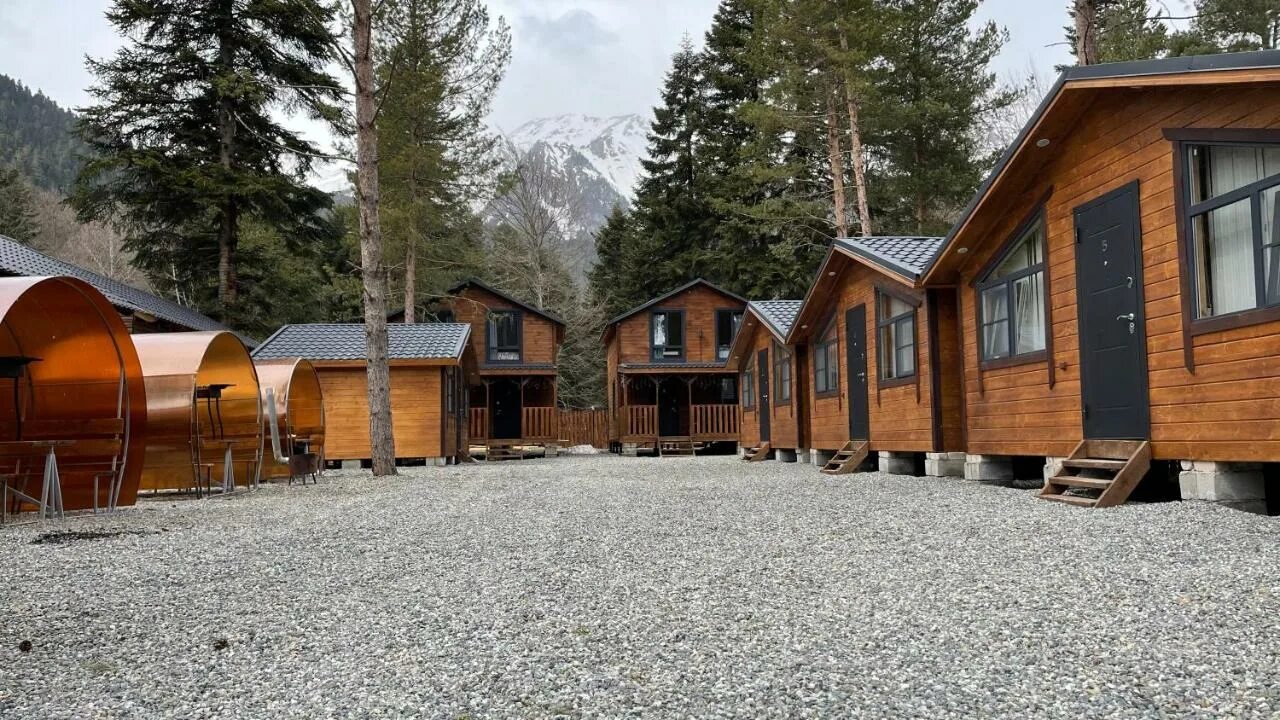 Хвоя архыз. Домбай (курортный посёлок). Хвоя архыз. Горный лес архыз. Cabin shale архыз.