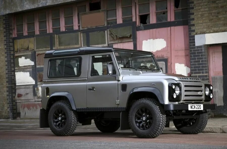 Land rover сайт. Ленд ровер дефендер 2011. land rover defender limited edition. ленд ровер дефендер 007 edition. defender 90 2025.