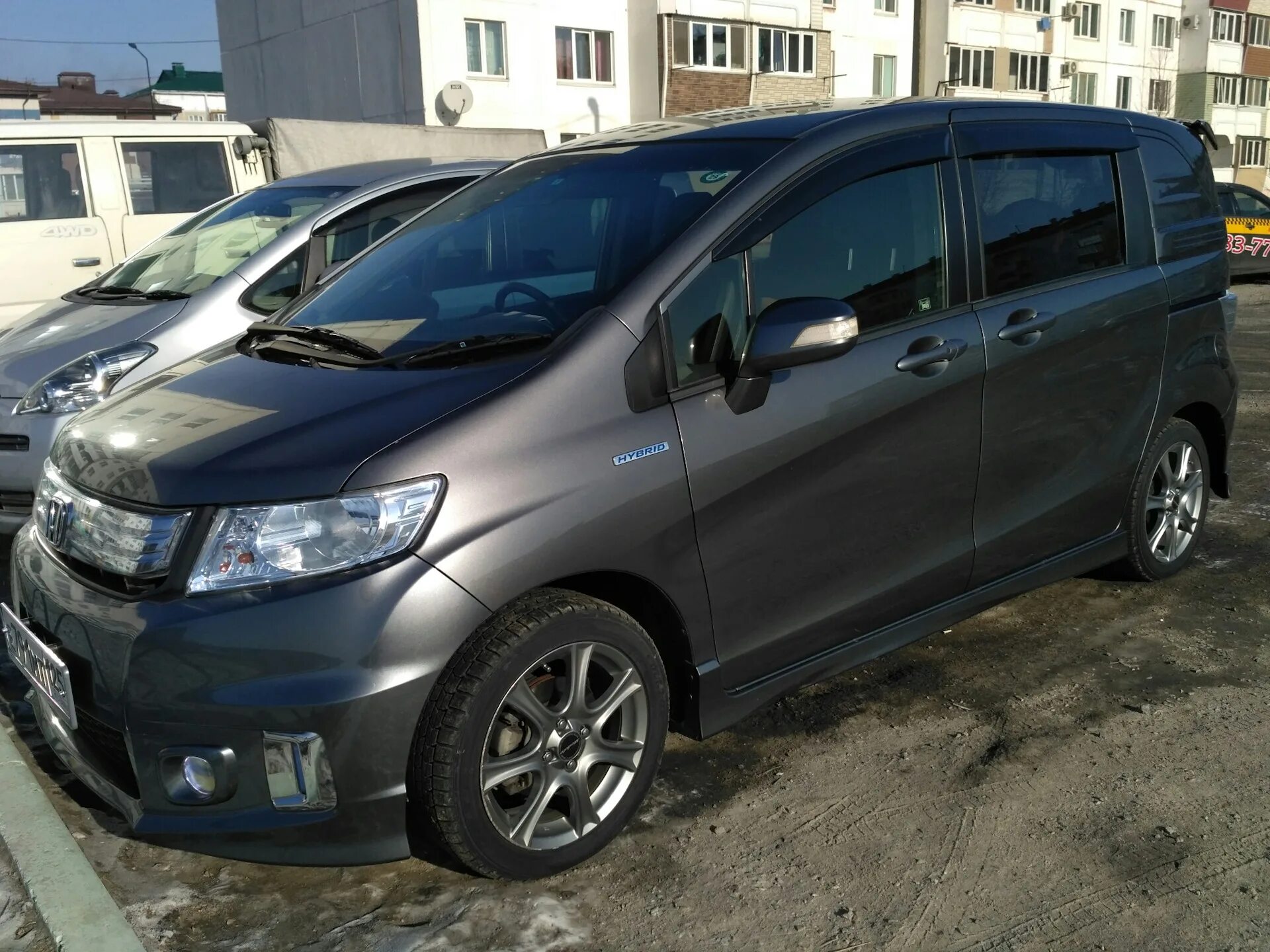 Колеса хонда спайк. Honda freed Spike 2012. Honda freed Spike Hybrid 2012. Honda freed Spike 2015. Honda freed Spike r16.