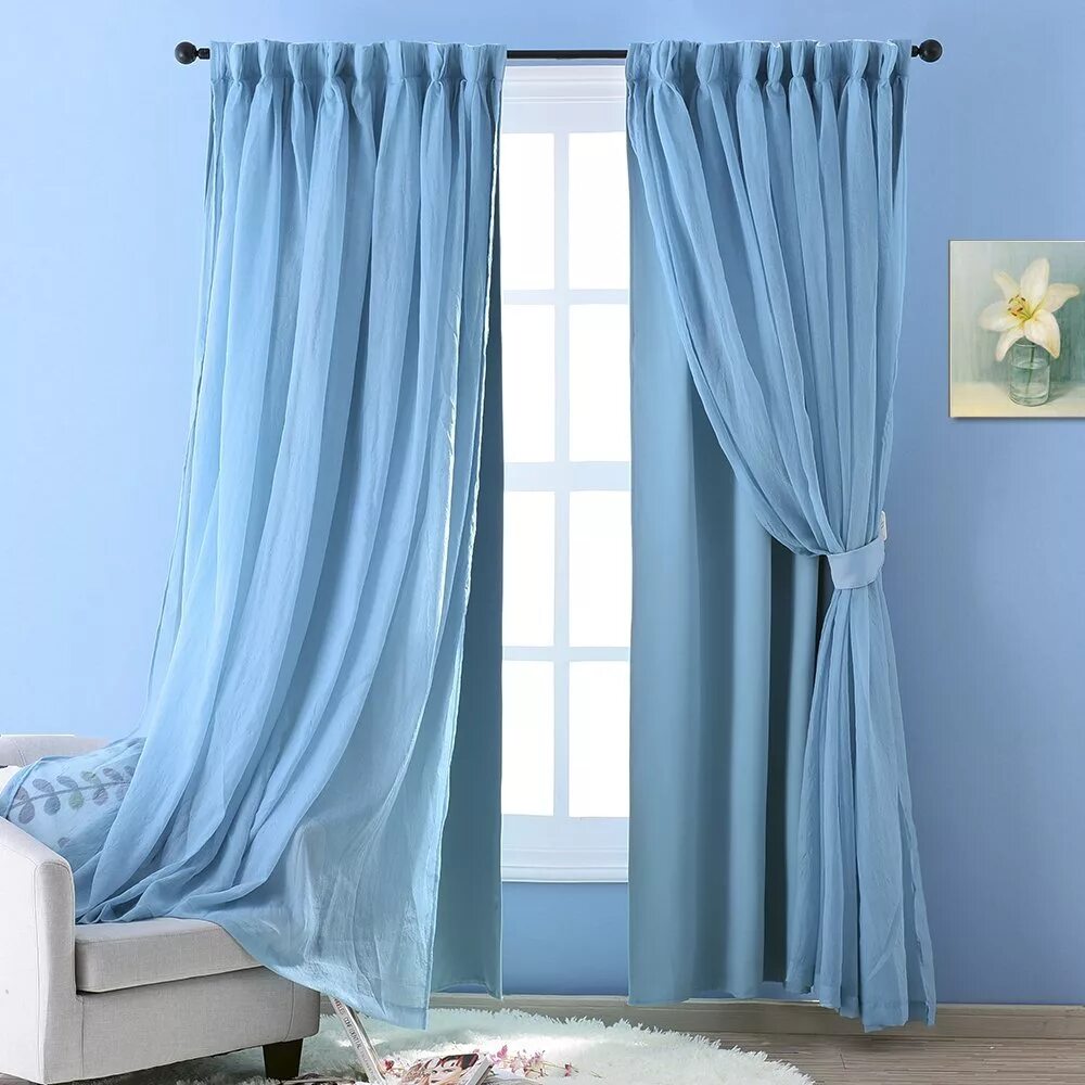 Бледно голубые шторы. Голубые шторы в гостиной. Шторы синего цвета. Штора цвет "синий". Синие шторы.