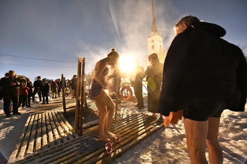 Купель на крещение. Крещение 2023 купель тихона задонского. Крещение в 2023 году балаково. Крещенские купания. Крещение рядом со мной.