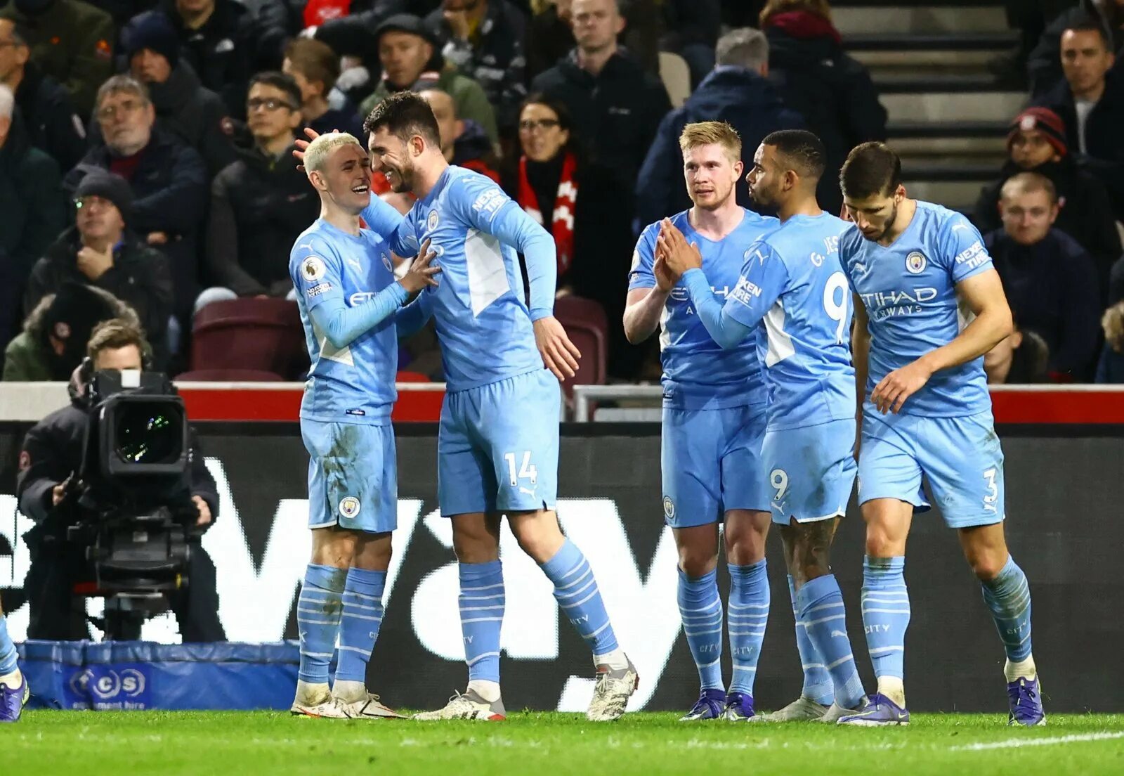 Many man city. Манчестер Сити - Брентфорд - 1:0. Манчестер Сити Арсенал 2021. Ман Сити Арсенал. Эмерик Лапорт Манчестер Сити.