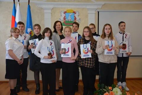 Вручение паспортов в торжественной обстановке