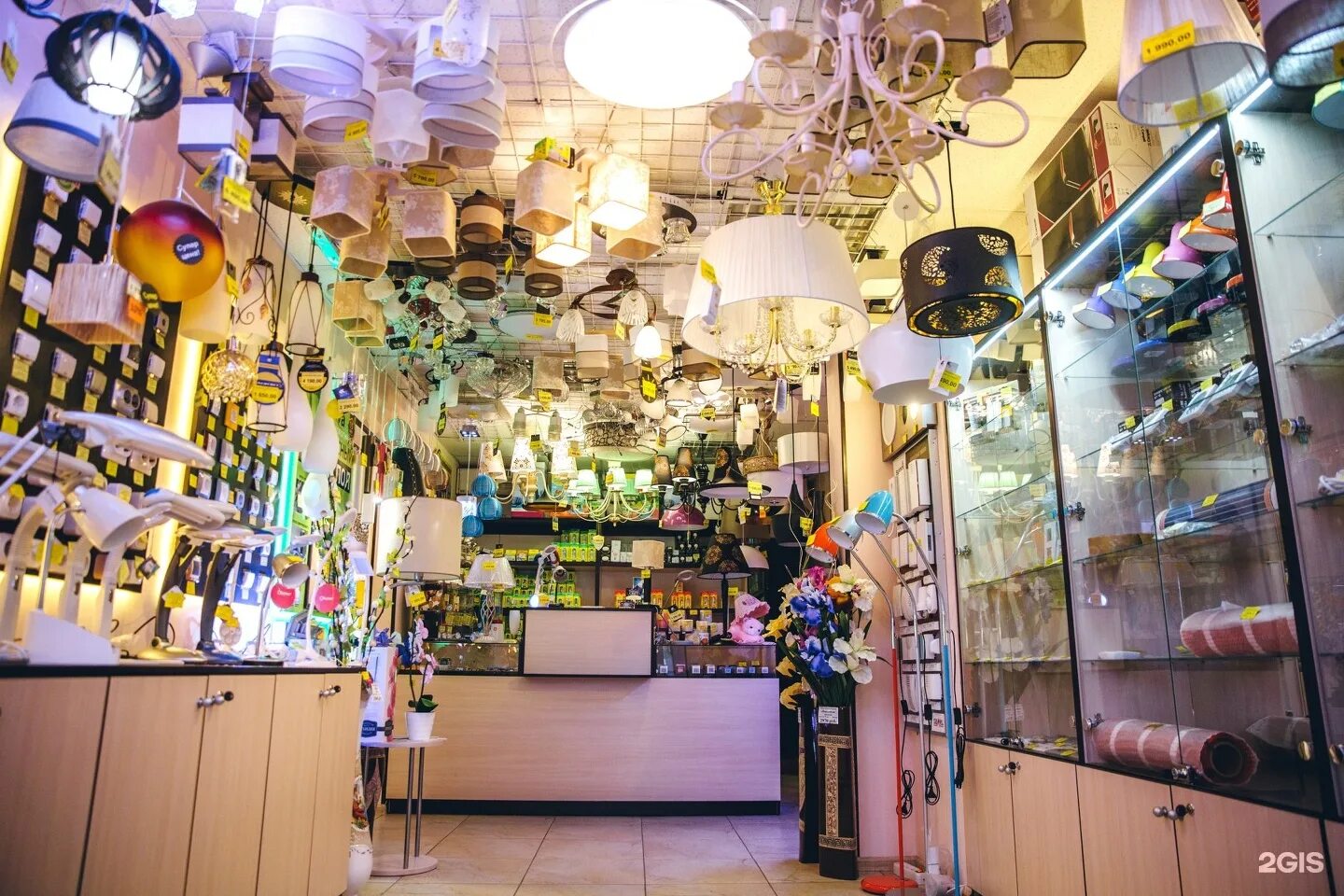 свет декор киров. свет декор киров. магазины декора киров. много люстр. магазин светильников.