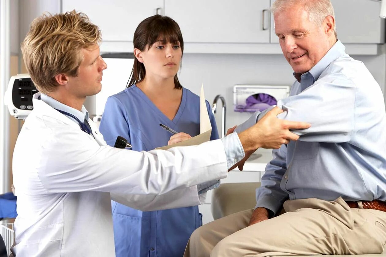 Обследование у врача. Examine into. Examine into. Врач и пациент. Examine into.