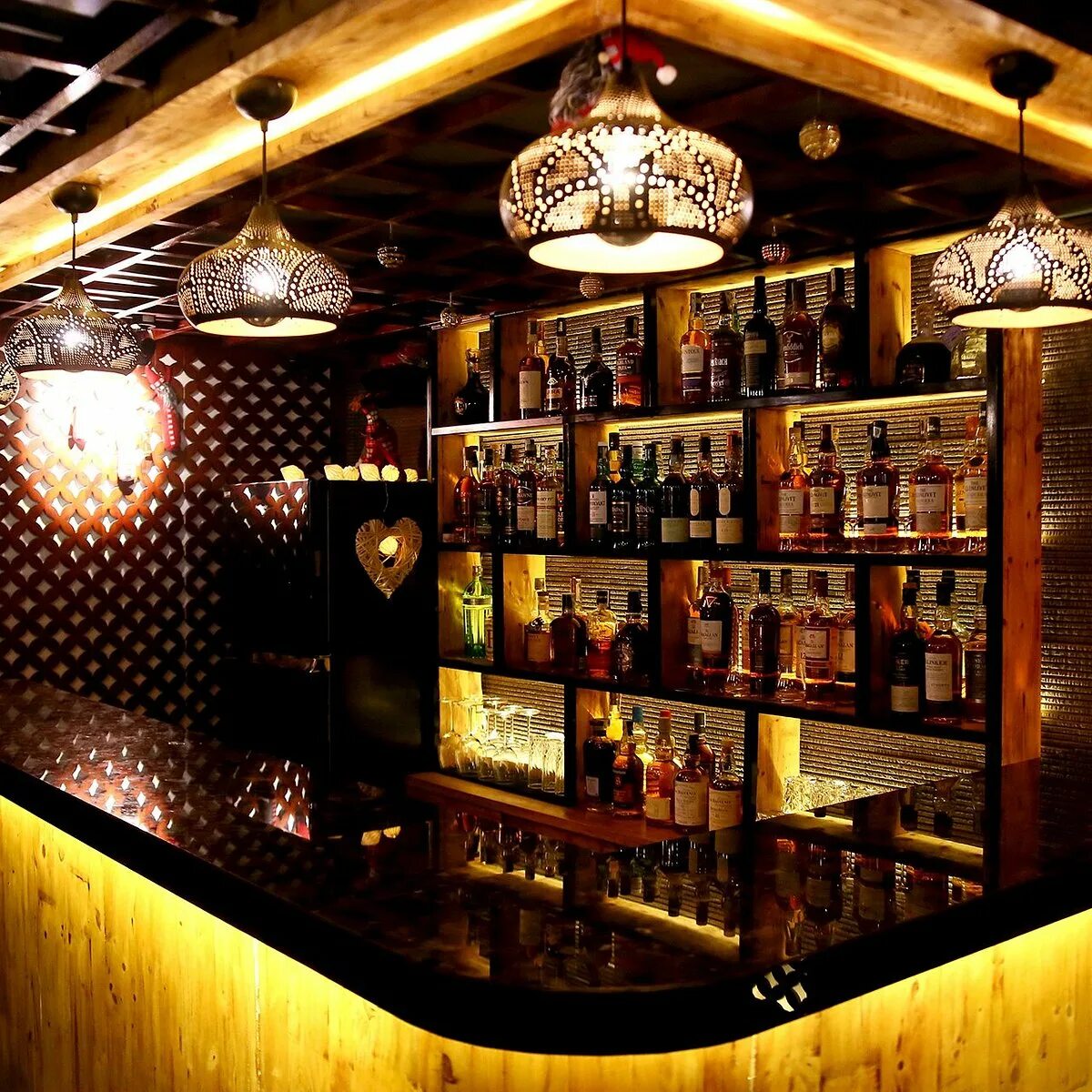 Барах хана. Бар в Ханое. Раба бар бар хана. Rasa Han Bar. Fire Bar in Hanoi.