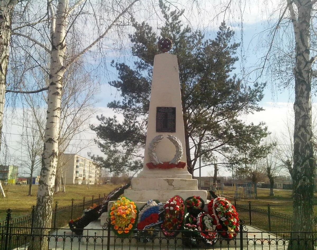Знаменка братская могила. Курская братская могила. Братская могила кардымово. Мемориал курская битва поныри. Ольховатка братская могила.