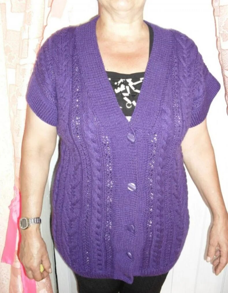 Вязаный мужской безрукавка 54 размера спицами. Безрукавка для полных женщин спицами. Схема вязания спицами жилетки для женщин 50 размера. Вязаные безрукавки для полных женщин. Мужская вязаная жилетка спицами 56 размер.