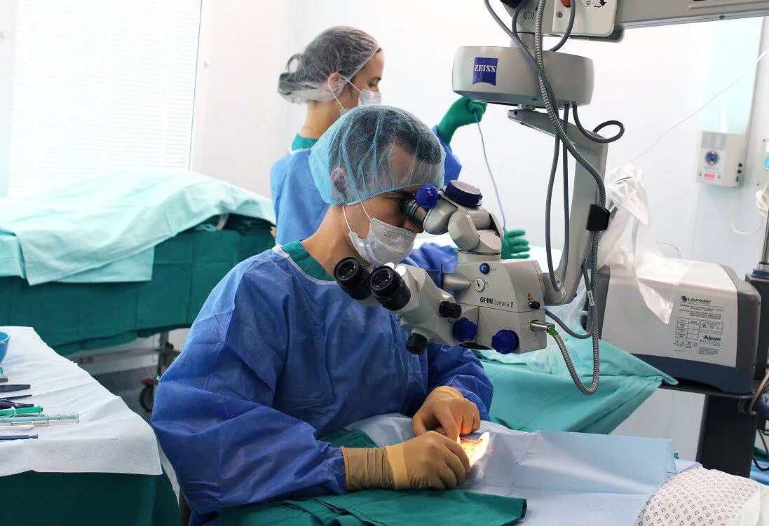Операция на глаза в уфе. Офтальмология боткинская больница. офтальмологическая операция. оперирующий офтальмолог.
