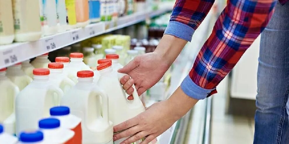 Потребители этикеток. Потребители этикеток. Этикетки продуктов питания. Рулонная печать наклеек. Самоклеящиеся этикетки с логотипом.
