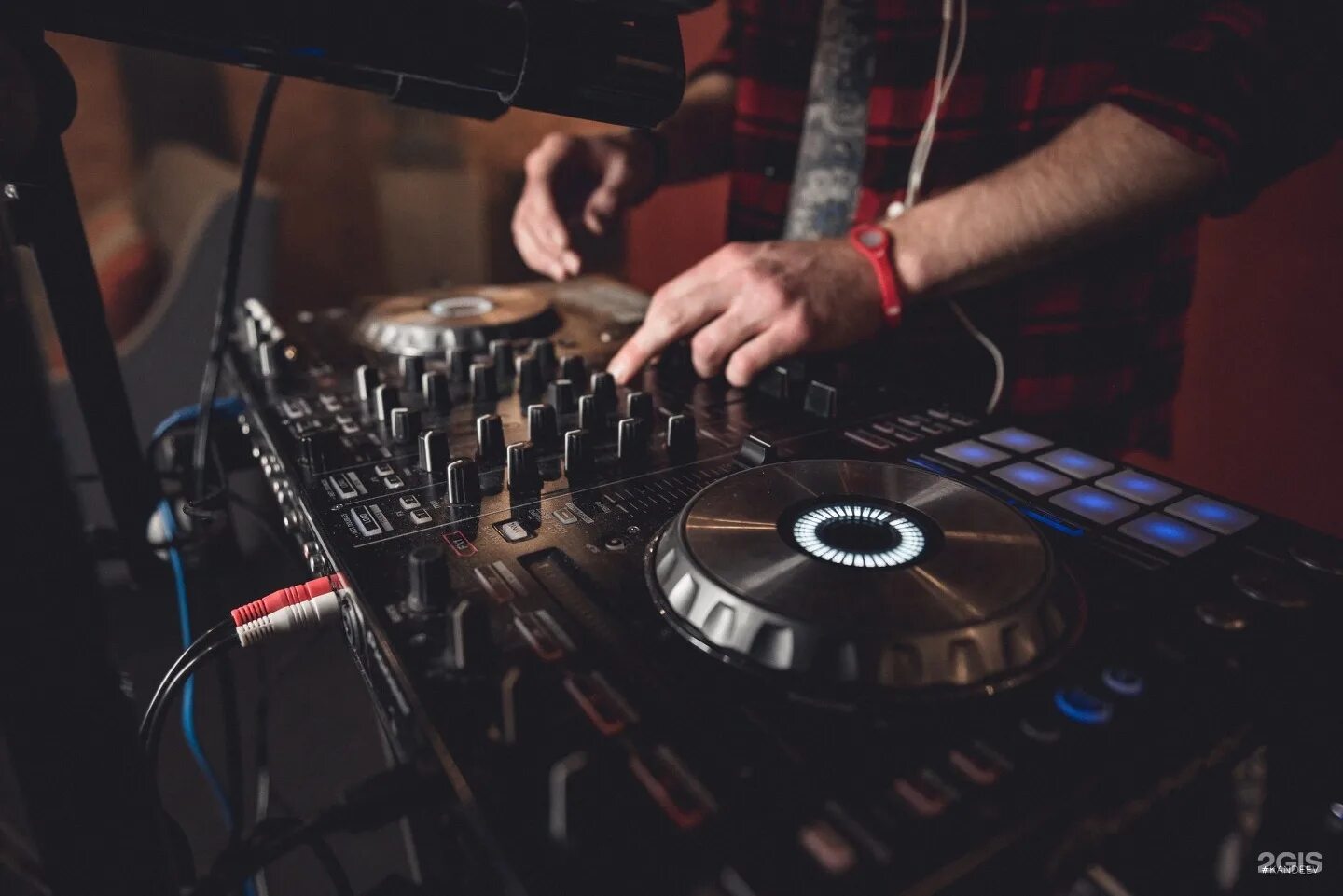 Диккенс ул имени ф э дзержинского 18. Бар кальянная диккенс саратов. Кальянная саратов. Диккенс ул имени ф э дзержинского 18. Диккенс энгельс.