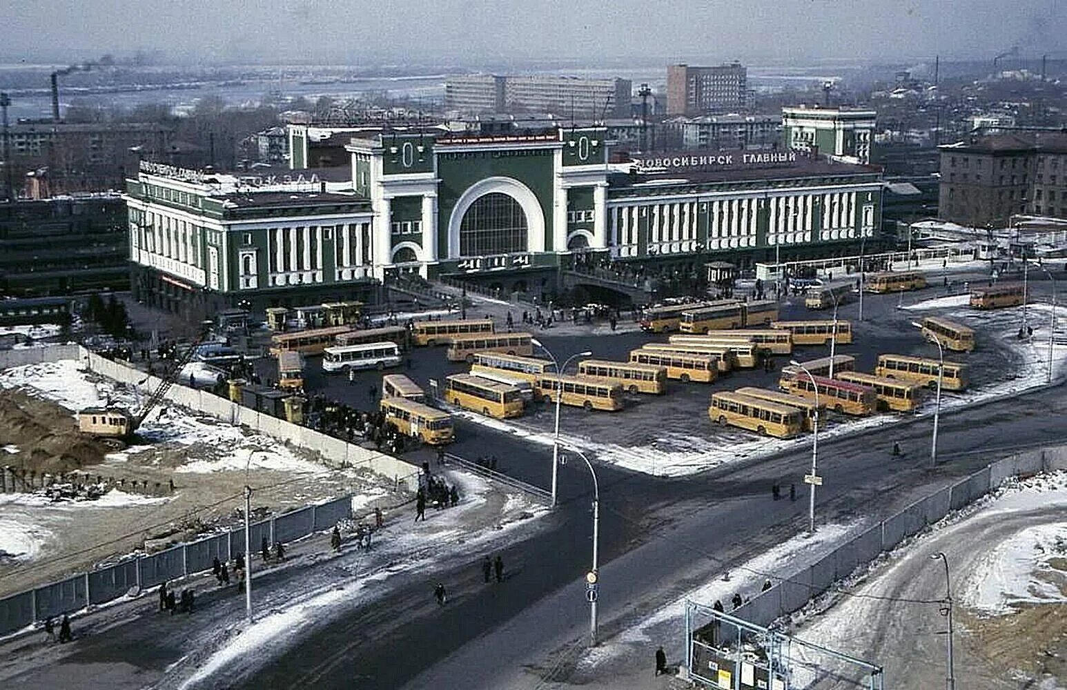 Новосибирск 80-е. Привокзальная площадь Новосибирск. Площадь Маркса Новосибирск 2000 год. Площадь Маркса Новосибирск 1960. Пл вокзальная