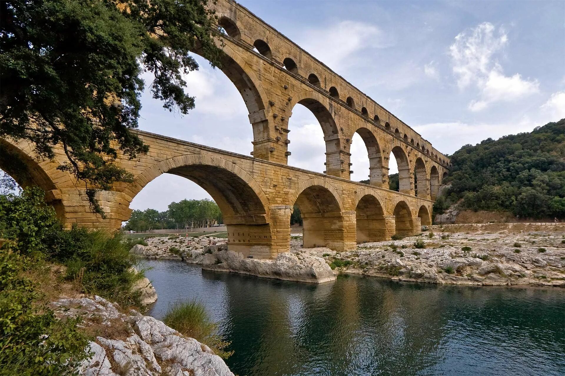 Пон вид. Акведук Пон-дю-гар Франция. Акведуки в древнем Риме. Акведук это в древней Греции. Мосты и акведуки древнего Рима.