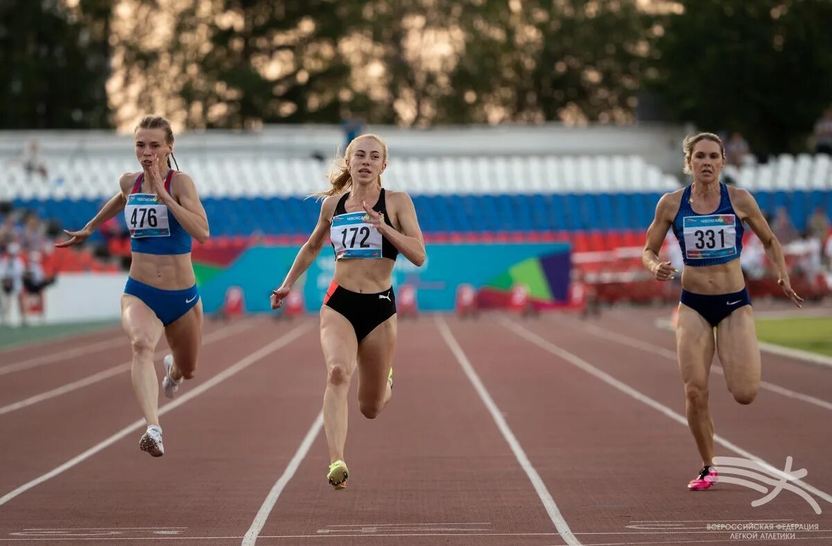 манеж в омске легкая атлетика. лёгкая атлетика омск. спортсмен выступает за университет. лёгкая атлетика омск. спорткомплекса «сибирский нефтяник».