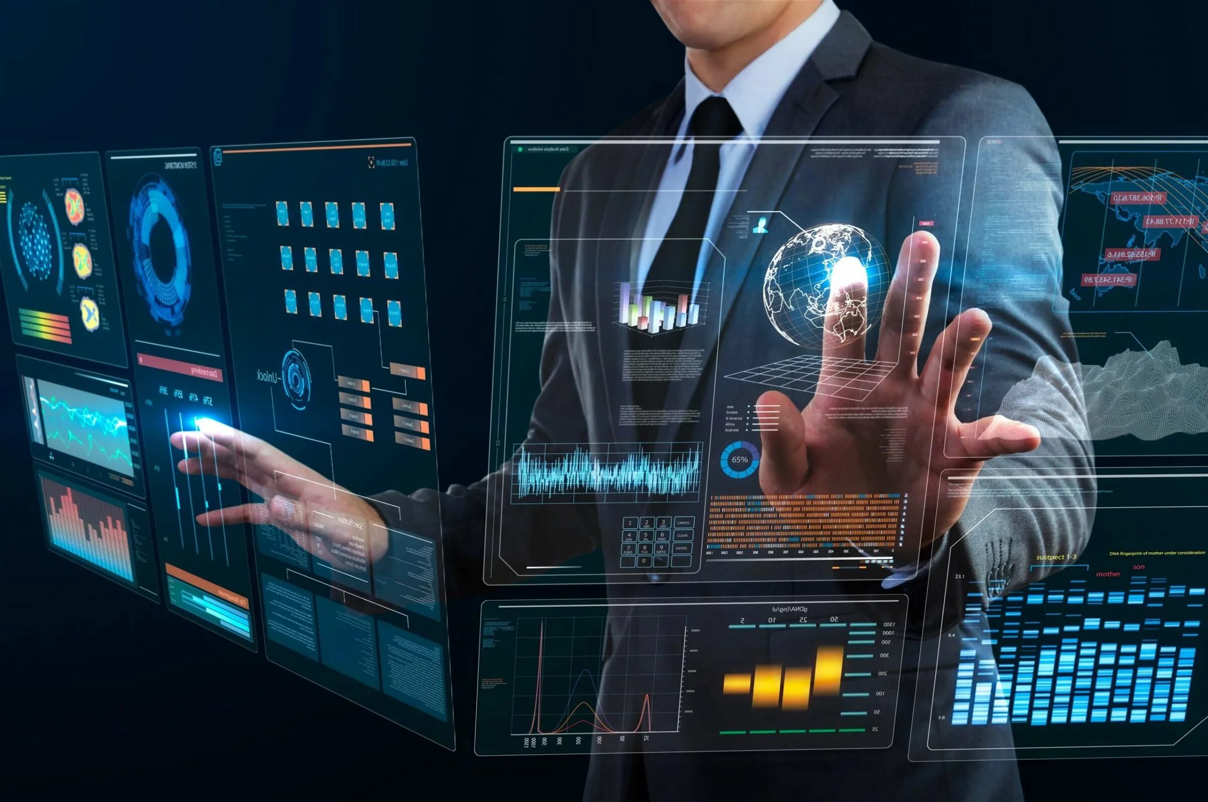 Студенческая жизнь. Системный администратор. Информационные технологии. Иформационные технологии. Young-asia-businessman-using-computer-laptop-talk-colleagues-about-plan-video-call-meeting-while-working-from-home.