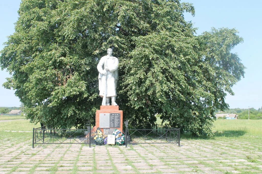 Памятники в белгороде братская могила. Братская могила белгородская область. Верхний ольшанец белгородская область. Братская могила советских воинов белгород. Братская могила белгородская область.