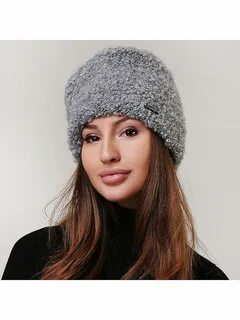 Шапка из пряжи букле спицами