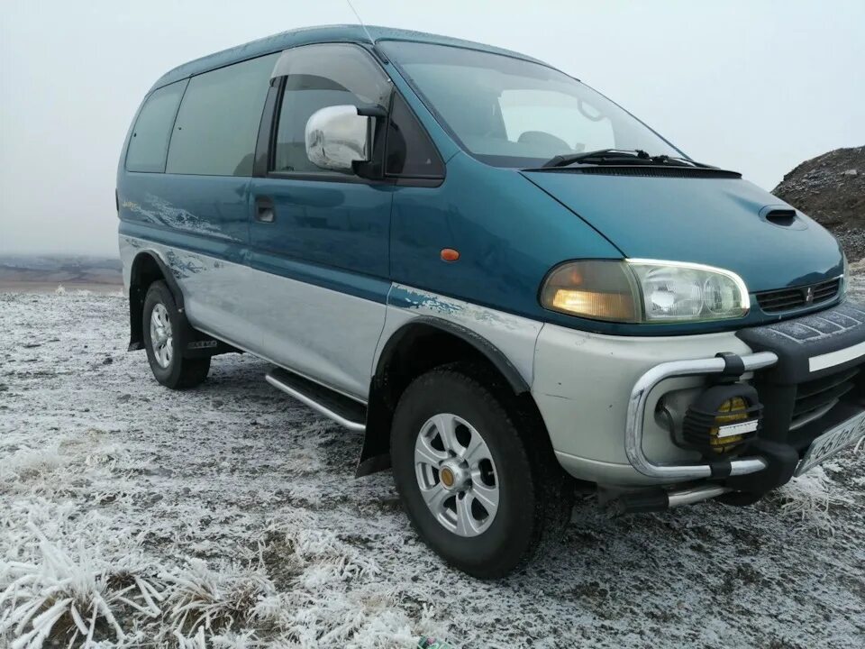 Combo mitsubishi. Mitsubishi delica l400. Делика 1995. Мицубиси делика 2010 года. Мицубиси делика 2001г.