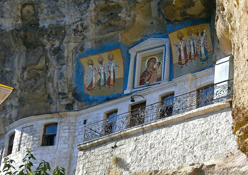 Свято-Успенский пещерный монастырь Бахчисарай. Пещерный храм Успения в Бахчисарай. Бахчисарайский Успенский монастырь. Успенский пещерный монастырь Бахчисарай. Свято успенский крым