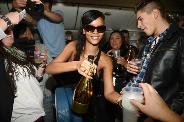 Jay drunk. Jay drunk. Jay drunk. Enhypen drunk dazed. Тусовка в баре.