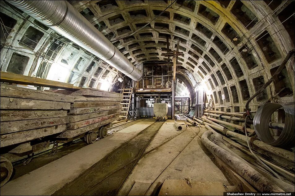 Метро 2 деревня. Станция чертолье метро 2. вентиляционная шахта метро 2. околоствольный двор в шахте. шахты метро-2.